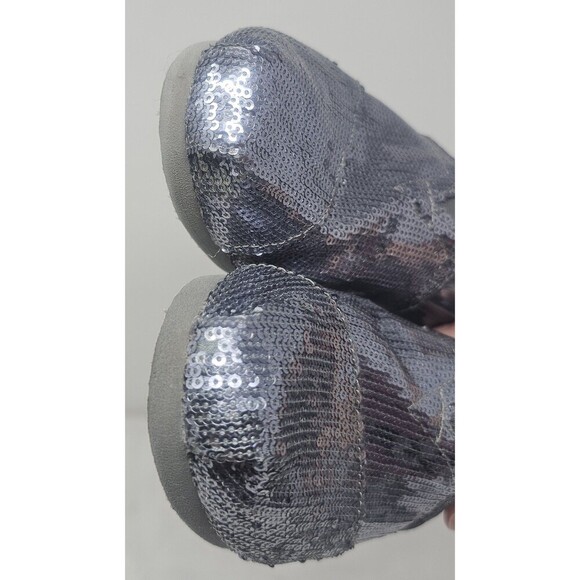TOMS Pewter Sequin Classics Slip On Flats Womens Shoes Size W7.5 - Picture 2 of 11